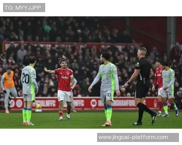 意甲惊现逆转大战曼联3-2战胜曼城引发争议判罚热议