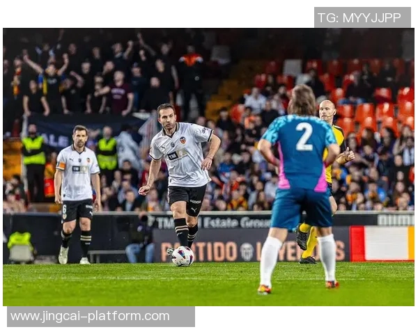 德甲激战：多特蒙德6-2曼联绝杀瞬间引发争议判罚全场沸腾